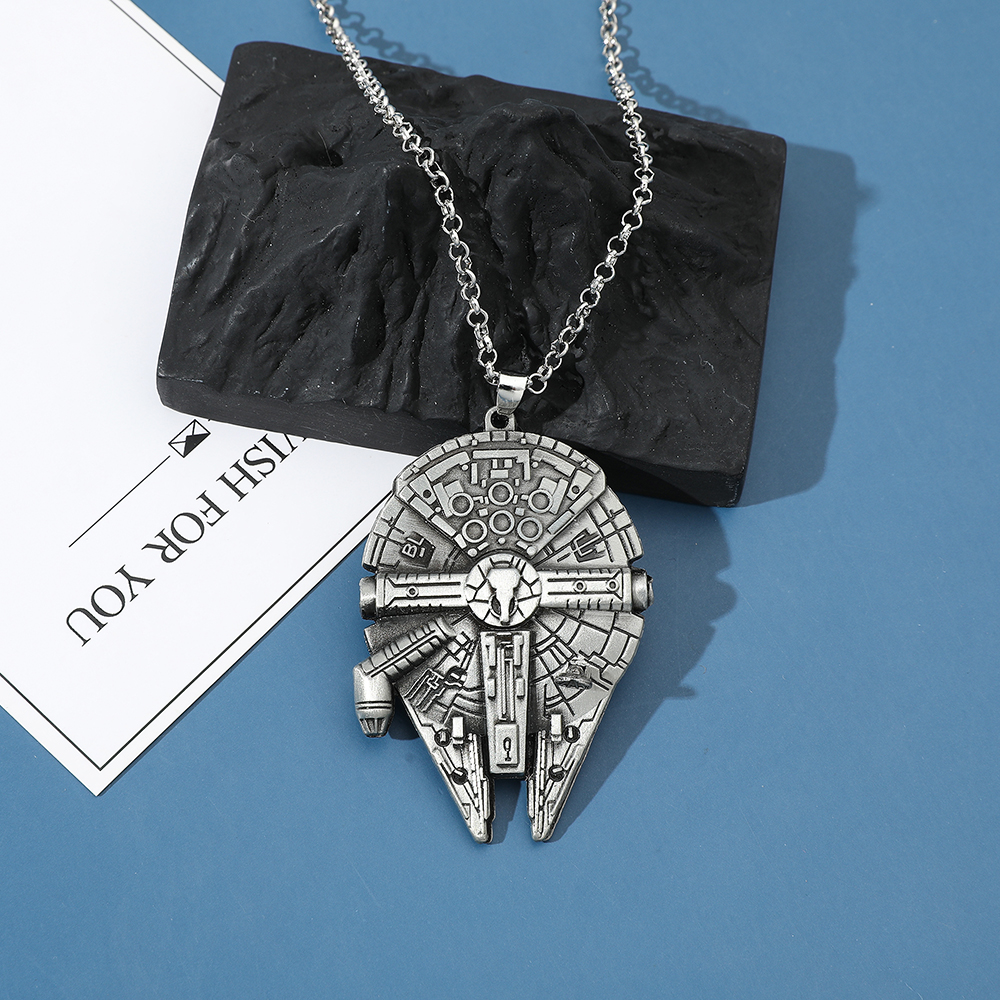 Naszyjnik z metalowym modelem  – Vintage Item recenzja i cena